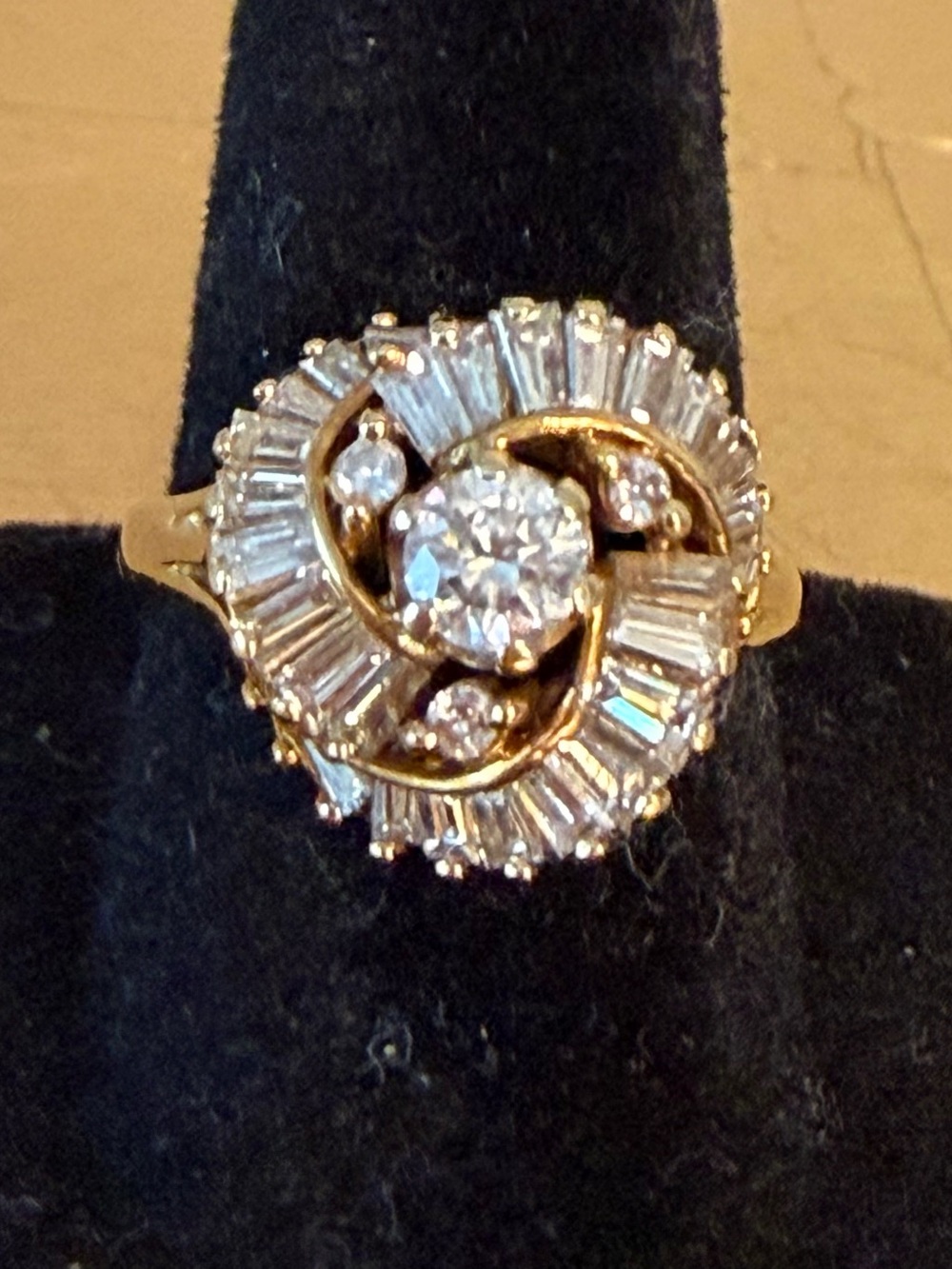 Vintage 18k Yellow Gold Natural Diamond Swirl Cluster Ring